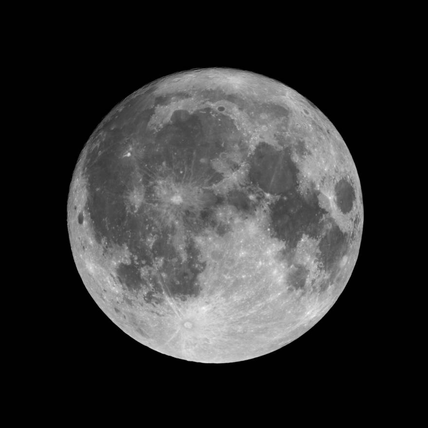 El lado cercano de la luna: mira ahora. Se está volviendo más pequeño dzika_mrowka / Getty Images IL /