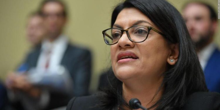 Rashida Tlaib criticada por omitir a los judíos en tuit por el Día del Recuerdo del Holocausto