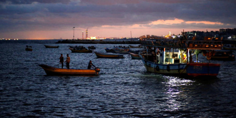 Israel restringe la zona de pesca de Gaza debido al continuo lanzamiento de cohetes