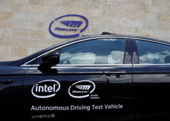 Vista general de un vehículo de prueba de conducción autónoma Mobileye, en la sede de Mobileye en Jerusalén. (Crédito de la foto: REUTERS / Ronen Zvulun)