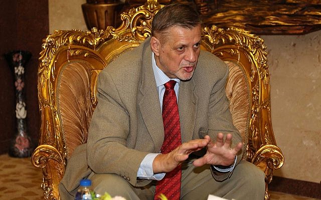 Jan Kubis, entonces Representante Especial del Secretario General de las Naciones Unidas para Iraq y Jefe de la Misión de Asistencia de las Naciones Unidas para Iraq (UNAMI), en Bagdad, 15 de julio de 2015. (Foto AP / Karim Kadim)