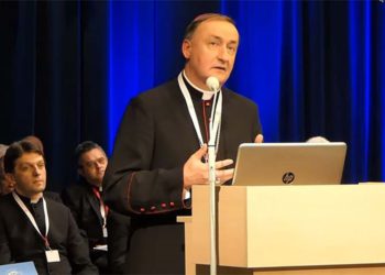 Obispo Andrzej Jeż de Tarnów en la 2ª sesión plenaria del 5º Sínodo de la Diócesis de Tarnów, abril de 2019