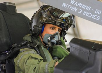 Christine Mau toma su último vuelo en el F-35.