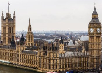 Esvástica encontrada dentro del Parlamento Británico