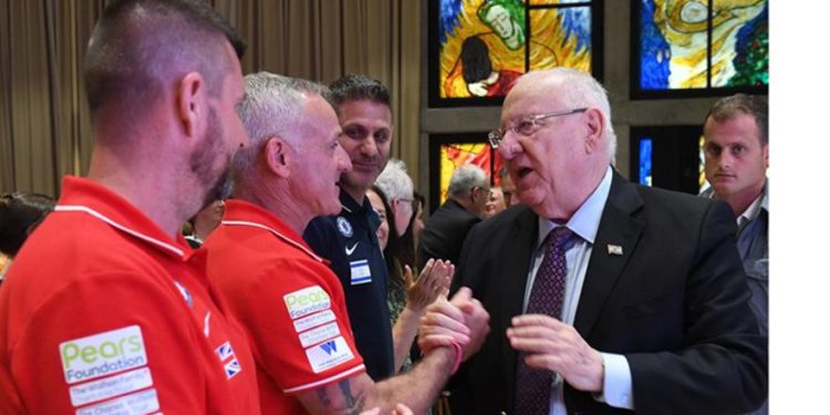 Rivlin con los participantes de los Juegos de Veteranos - Marca (GPO)