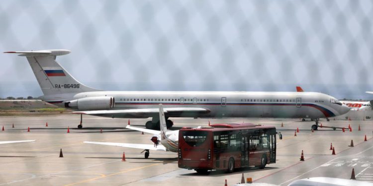 Avión militar de Rusia aterriza en Venezuela