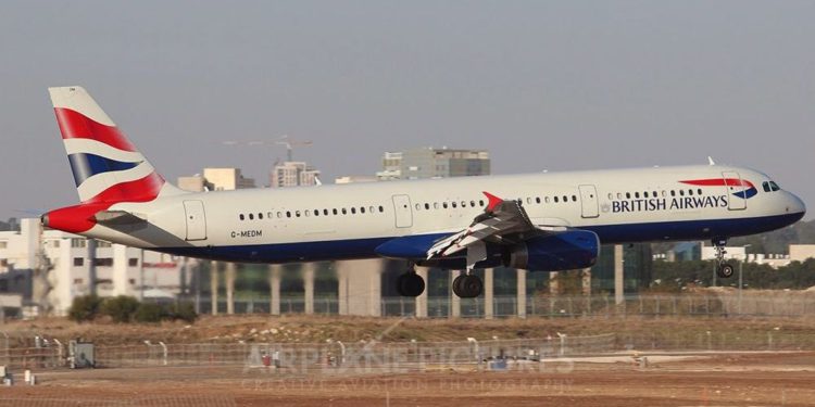 Turistas británicos expulsados ​​de avión en Tel Aviv por amenazar con hacerlo estallar