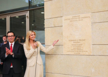 IVANKA TRUMP y Steve Mnuchin asistieron a la inauguración de la Embajada de los Estados Unidos en Jerusalén el año pasado. . (Crédito de la foto: MARC ISRAEL SELLEM)