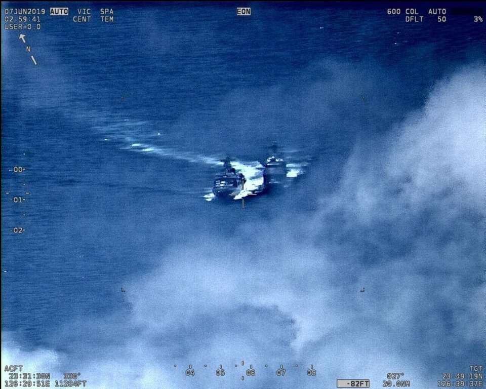 El destructor ruso y el crucero de los Estados Unidos parecían estar cerca. US 7th Fleet