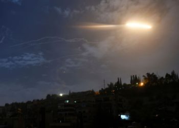 Siete soldados sirios heridos en “ataques aéreos de Israel” al sur de Damasco