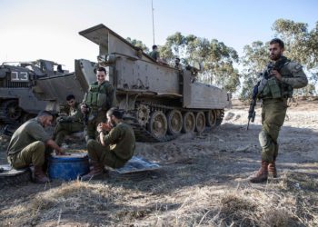 Soldados de las FDI estacionados cerca de la frontera de Gaza en octubre de 2017