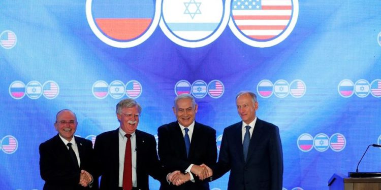 El asesor de seguridad nacional Meir Ben-Shabbat, el asesor de seguridad nacional de Estados Unidos John Bolton, el primer ministro Benjamin Netanyahu y el secretario del Consejo de Seguridad ruso Nikolai Patrushev, en Jerusalén, el martes | Foto: Reuters / Ronen Zvulun