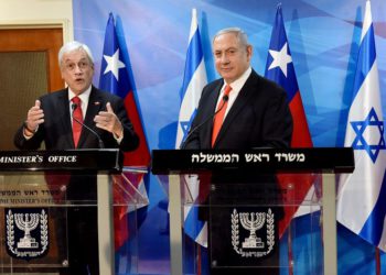 El primer ministro, Netanyahu, y el presidente chileno, Sebastián Piñera, en una conferencia de prensa conjunta en Jerusalem, el miércoles | Foto: Reuters / Debbie Hill