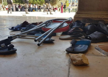 Piedras, sillas arrojadas a la policía. Vocero policial