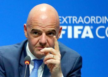 El presidente de la FIFA, Gianni Infantino, después del último partido entre Ucrania y Corea del Sur en la Copa Mundial de Fútbol Sub-20 en Lodz, Polonia, 15 de junio de 2019. (AP / Darko Vojinovic)