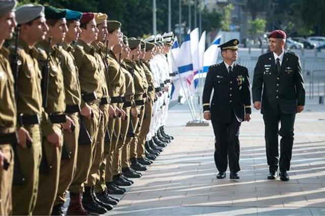 El General Kōji Yamazaki con el Jefe de Estado Mayor de las FDI Aviv Kohavi - Portavoz de las FDI