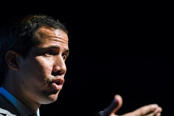 El líder de la oposición venezolana y autoproclamado presidente interino Juan Guaido habla durante el congreso de Conindustria 2019 en la Universidad Metropolitana de Caracas el 26 de junio de 2019. (Foto de Federico PARRA / AFP)