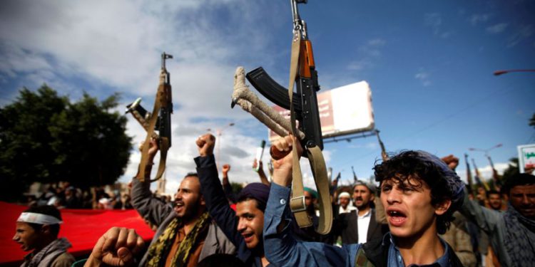 Los partidarios del movimiento Houthi participan en una protesta que marca el Día de Jerusalem, Saná, Yemen, 31 de mayo de 2019. \ MOHAMED AL-SAYAGHI / REUTERS