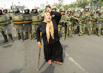 Mujer musulmana de China describe tortura en campo de detención controlado por el Gobierno