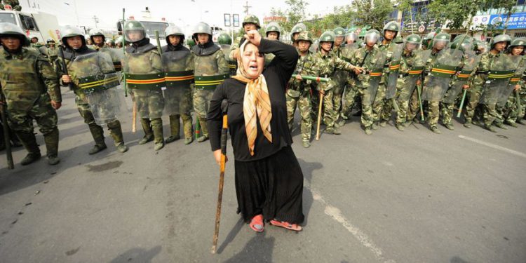 Mujer musulmana de China describe tortura en campo de detención controlado por el Gobierno