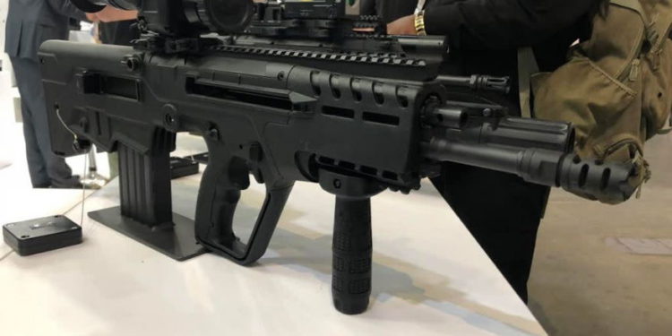 Tavor 7 rifle de asalto bullpup. (Crédito de la foto: ANNA AHRONHEIM)