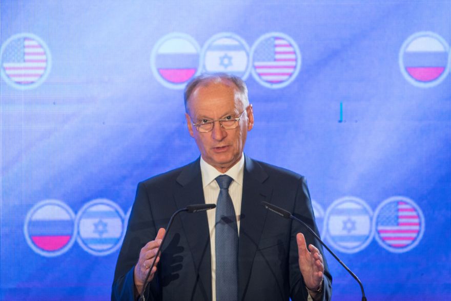 El secretario del Consejo de Seguridad Ruso, Nikolai Patrushev, habla en una cumbre trilateral con Israel y los Estados Unidos en el Hotel Orient en Jerusalén el 25 de junio de 2019. (Noam Revkin Fenton \ Flash90)