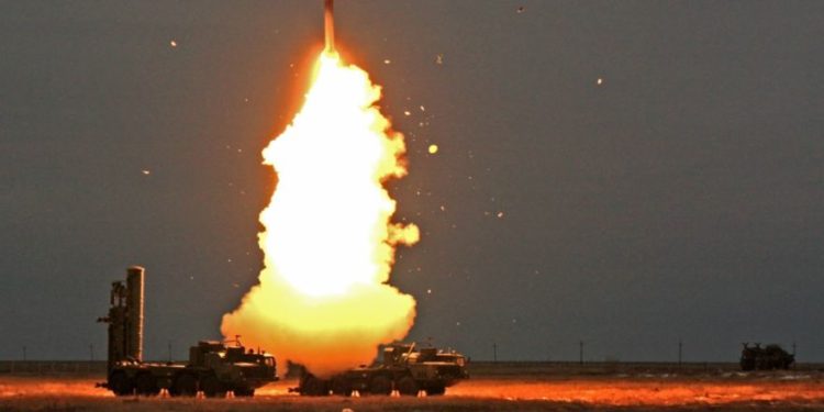 Cómo Rusia defiende su base aérea en Siria de los ataques