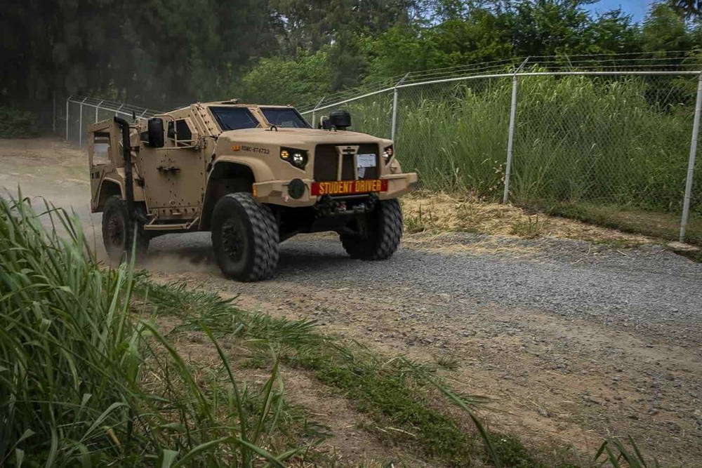 Marines de Estados Unidos lleva a cabo el ejercicio de entrenamiento de campo JLTV