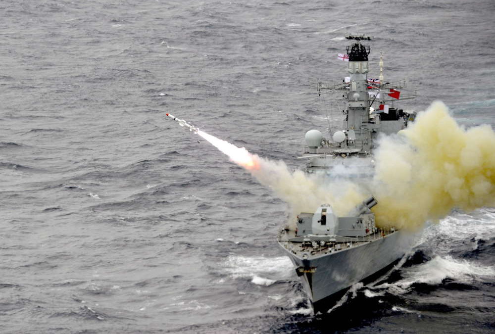 Buque de guerra británico frustró esfuerzo iraní de apoderarse de petrolero en el Golfo