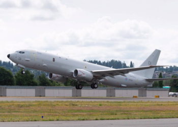 Avión británico de patrulla marítima Poseidón P-8A realiza su primer vuelo