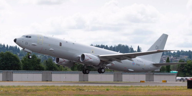 Avión británico de patrulla marítima Poseidón P-8A realiza su primer vuelo