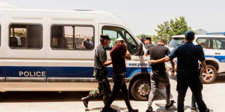 Mujer que acusó a israelíes de violación en grupo arrestada por dar falso testimonio