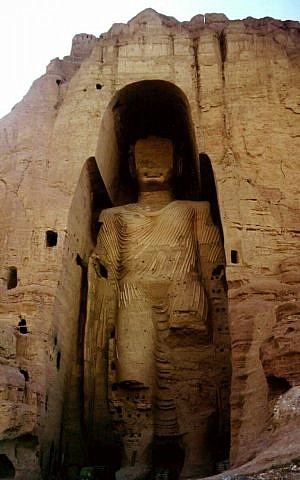 Una foto sin fecha de la estatua de Buda más alta del mundo, que mide 53 metros de altura (175 pies), en Bamiyan, al oeste de Kabul en Afganistán. (AP)