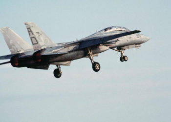 Caza F-14A Tomcat de la Fuerza Aérea de Irán se estrelló al aterrizar