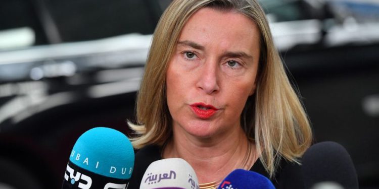 La Unión Europea para Asuntos Exteriores y Política de Seguridad Federica Mogherini responde a las preguntas de los periodistas durante una reunión de Asuntos Exteriores en la sede de la UE en Bruselas, el 15 de julio de 2019. (JOHN THYS / AFP)