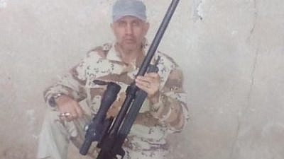 Abu Alfazl Sarabian, en la foto con un rifle de francotirador austríaco Steyr HS 50. Irán copió el diseño, lo renombró Sayyad AM-50 y se lo entregó a Hamás y la Jihad Islámica en la Franja de Gaza. Siria produce su propia versión, el Golán S-01. Crédito: medios iraníes.