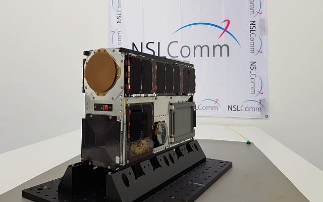 El nano-satélite NSLSat-1 tiene antenas parabólicas flexibles y de tipo tejido que se expanden en el espacio (NSLComm)