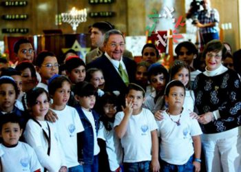 Los judíos cubanos en Florida mantienen viva su rica herencia