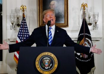 El presidente de los Estados Unidos, Donald Trump, anuncia su intención de retirarse del acuerdo nuclear de JCPOA Irán durante una declaración en la Sala Diplomática en la Casa Blanca en Washington, EE. UU., 8 de mayo de 2018. (Crédito de la foto: REUTERS / JONATHAN ERNST)