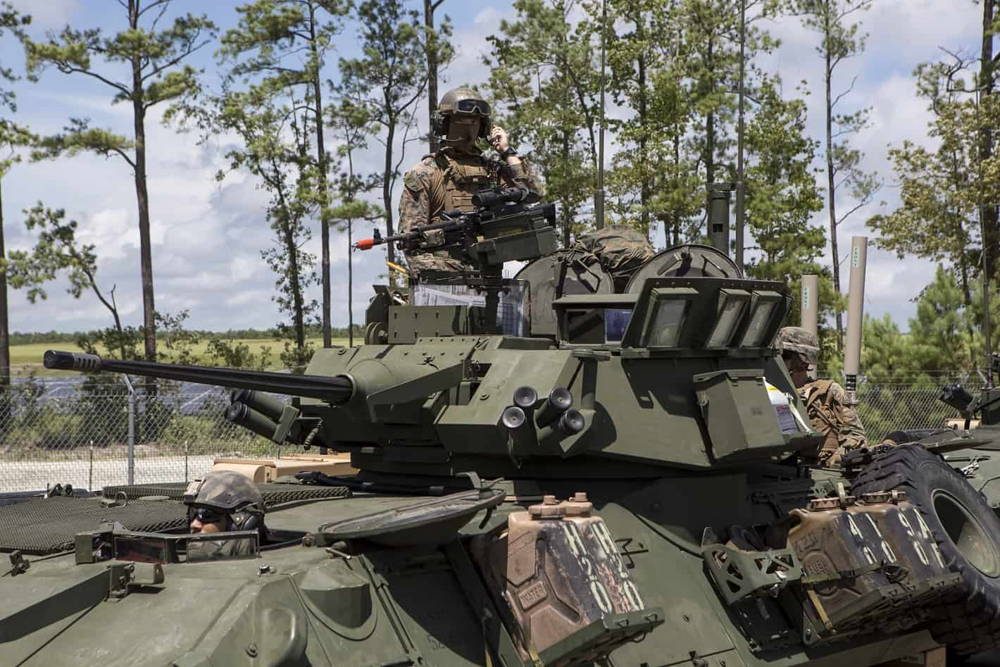 Infantería de Marina de los EE.UU. lleva a cabo incursiones motorizadas