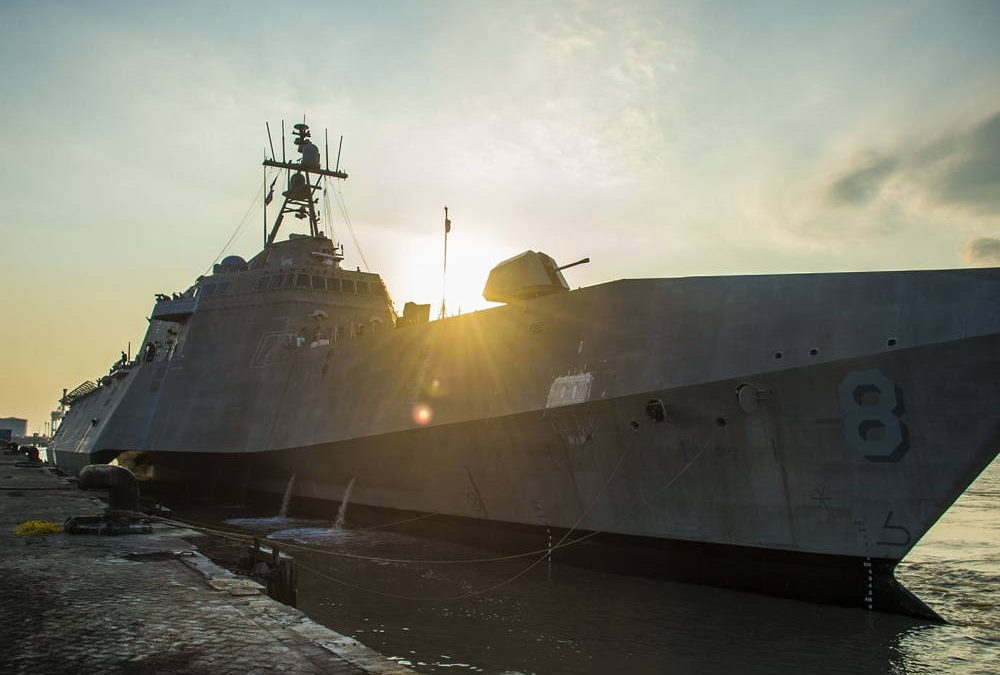 Buque de combate litoral USS Montgomery de la Armada de EE.UU. llega a Indonesia