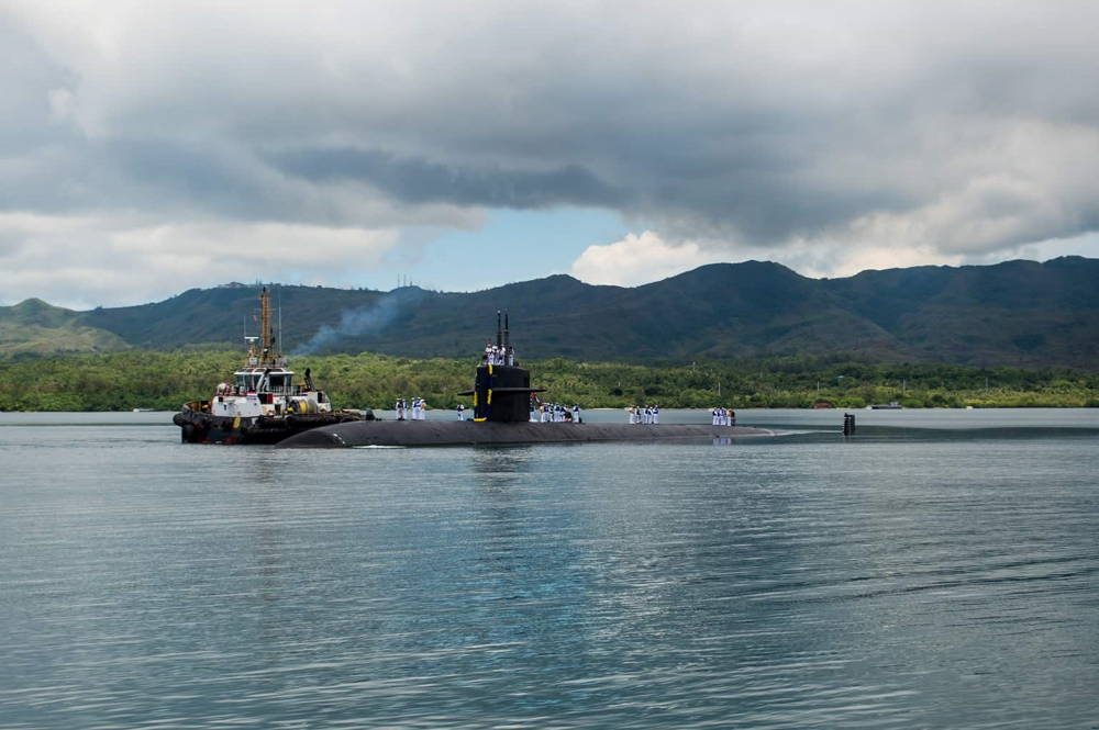 Submarino de clase Los Ángeles, USS Oklahoma City, regresa a Guam