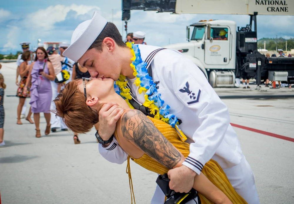 Submarino de clase Los Ángeles, USS Oklahoma City, regresa a Guam