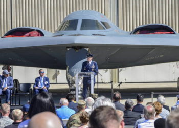 Legendario bombardero sigiloso B-2 celebra el 30º aniversario del primer vuelo