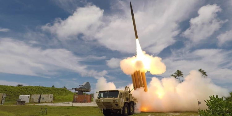 Sistema THAAD interceptó con éxito un misil balístico de medio alcance