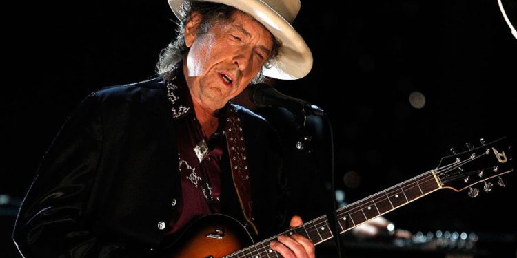 Bob Dylan se presenta en Culver City, California en 2009 | Foto: AFP / Getty Images Norteamérica I / Kevin Winter