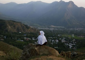 Cachemira es un valle verde en forma de platillo rodeado de cadenas montañosas nevadas con más de 100 lagos que salpican sus tierras altas y llanuras | Foto: AP / Mukhtar Khan