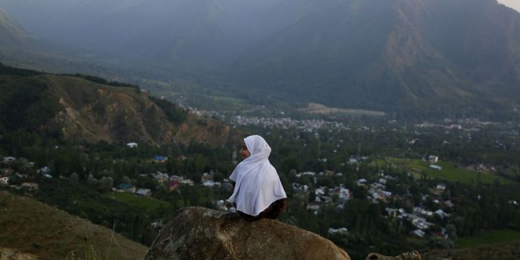 Cachemira es un valle verde en forma de platillo rodeado de cadenas montañosas nevadas con más de 100 lagos que salpican sus tierras altas y llanuras | Foto: AP / Mukhtar Khan