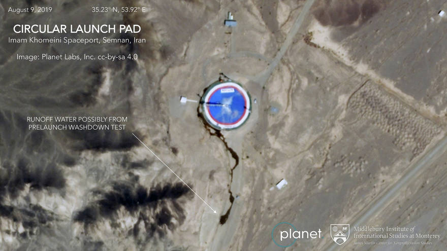 Imagen satelital de Planet Labs Inc., que ha sido publicada por expertos en el Centro James Martin para Estudios de No Proliferación en el Instituto Middlebury de Estudios Internacionales en California, muestra actividad en el Centro Espacial Imam Khameini en la provincia de Semnan en Irán. Irán parece estar preparándose para intentar otro lanzamiento de satélite después de fallar dos veces este año para poner uno en órbita, el 9 de agosto de 2019. (Planet Labs Inc, Middlebury Institute of International Studies vía AP)