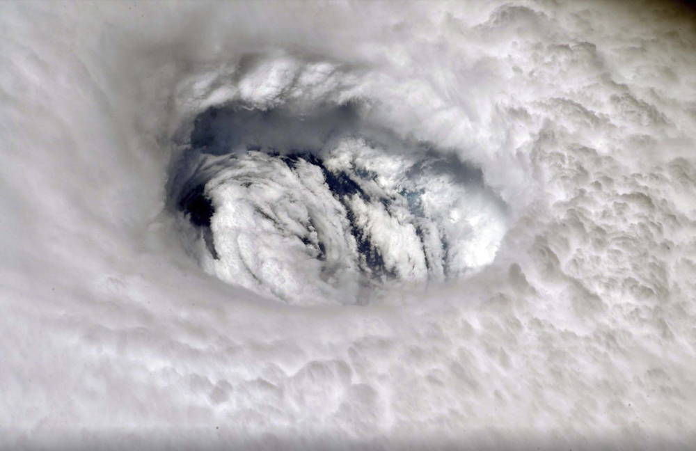 La furia del huracán desde el espacio (Nick Hague/NASA vía AP)
